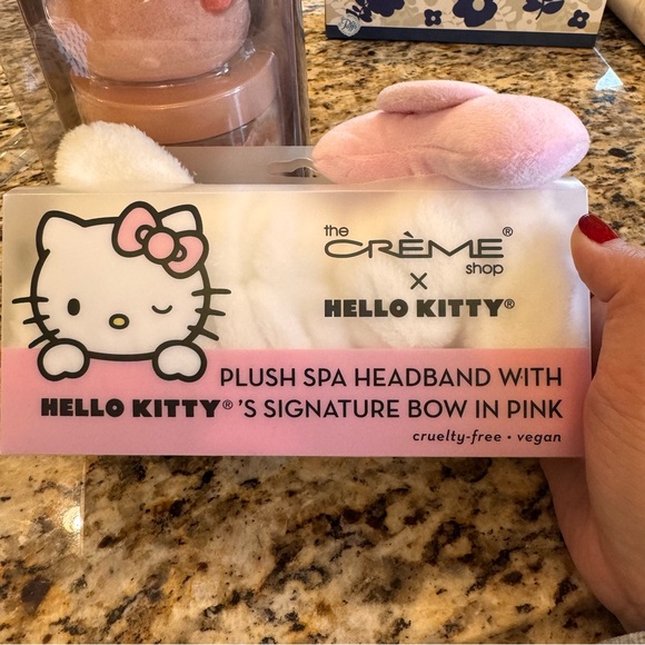 Hello Kitty Bath Set - Picture 2 of 3